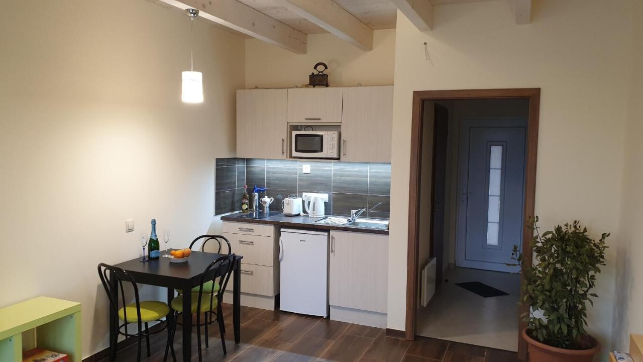 Buzavirag Apartmanhaz Балатонакалі Екстер'єр фото