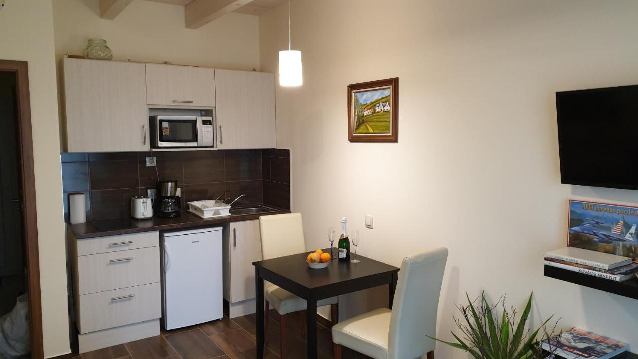 Buzavirag Apartmanhaz Балатонакалі Екстер'єр фото