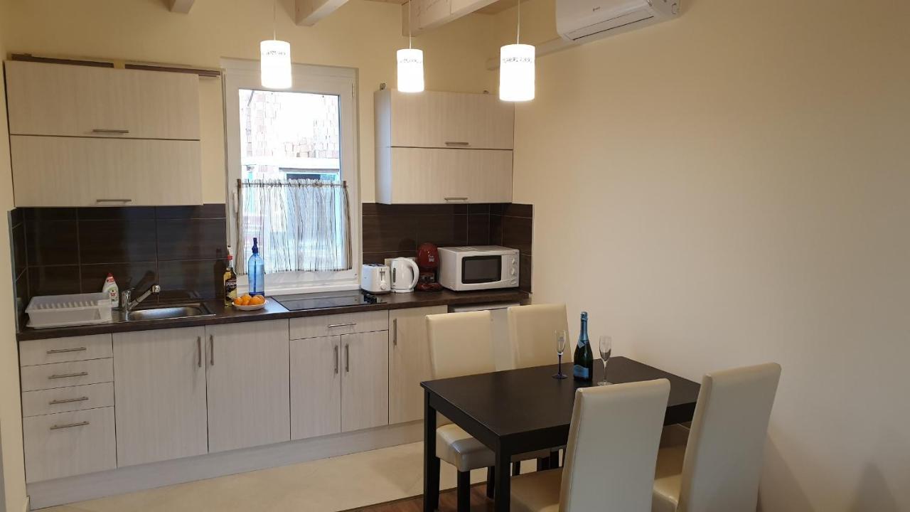Buzavirag Apartmanhaz Балатонакалі Екстер'єр фото