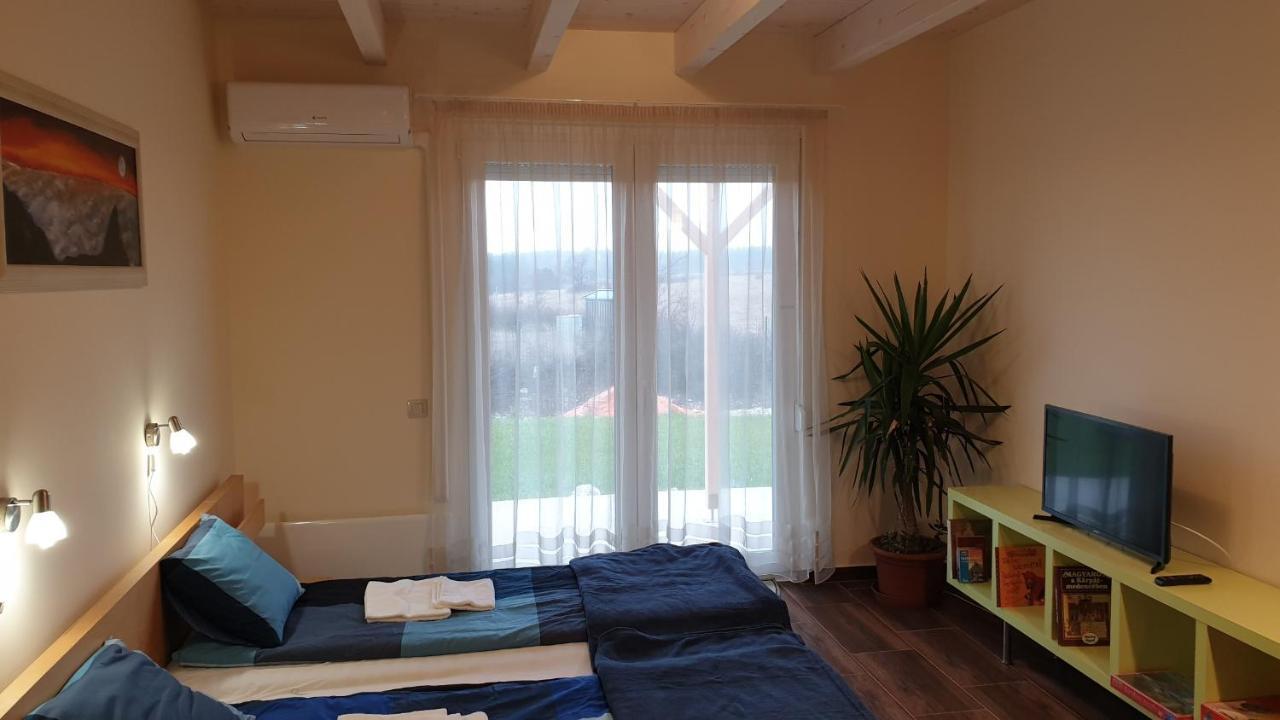Buzavirag Apartmanhaz Балатонакалі Екстер'єр фото