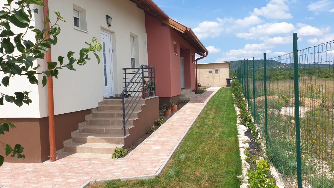 Buzavirag Apartmanhaz Балатонакалі Екстер'єр фото